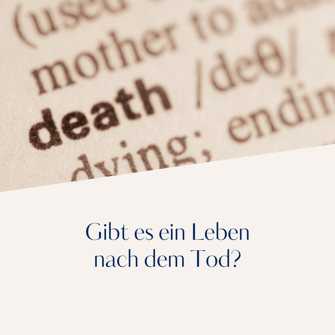 Aufgeschlagenes Wörterbuch mit dem Eintrag death – Symbolbild für Trauer und die Frage nach dem Leben nach dem Tod